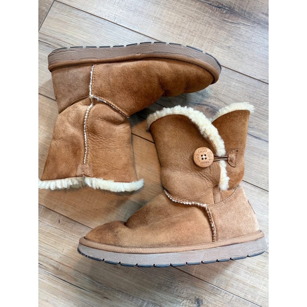 Shearers UGG Australia Bailey Button Chestnut Suede Sheepskin Boots Womens 7M